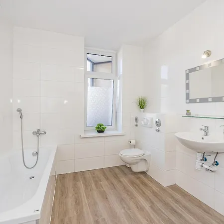E01 Zentrales Hbf Halle Apartment *
